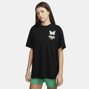 Nike Sportswear Boyfriend-T-shirt med grafik til kvinder - sort