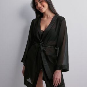 Bluebella - Sort - Chiffon Kimono