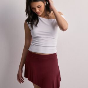 Nelly - R⌀d - Lovely Asymmetric Skirt