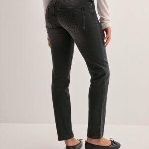 Nelly - Sort - Low Waist Slim Jeans