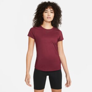 Nike Drifit One Slim Fit Trænings Tshirt Dame Rød