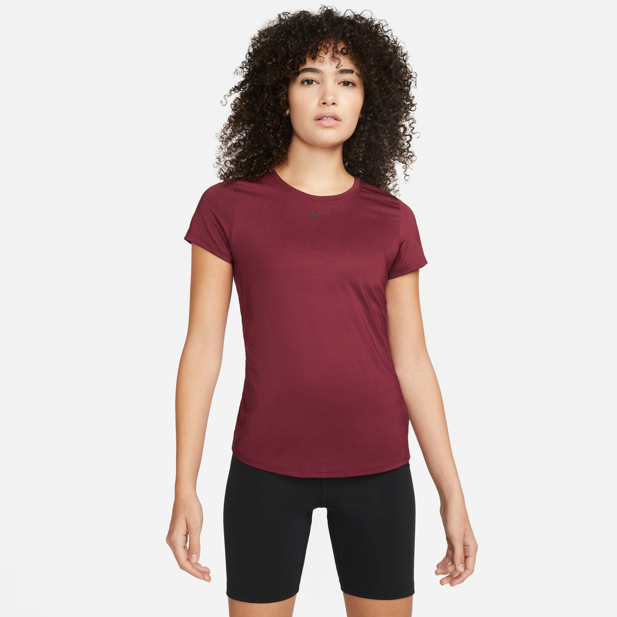 Nike Drifit One Slim Fit Trænings Tshirt Dame Rød Nike Drifit One Slim Fit Trænings Tshirt Dame Rød