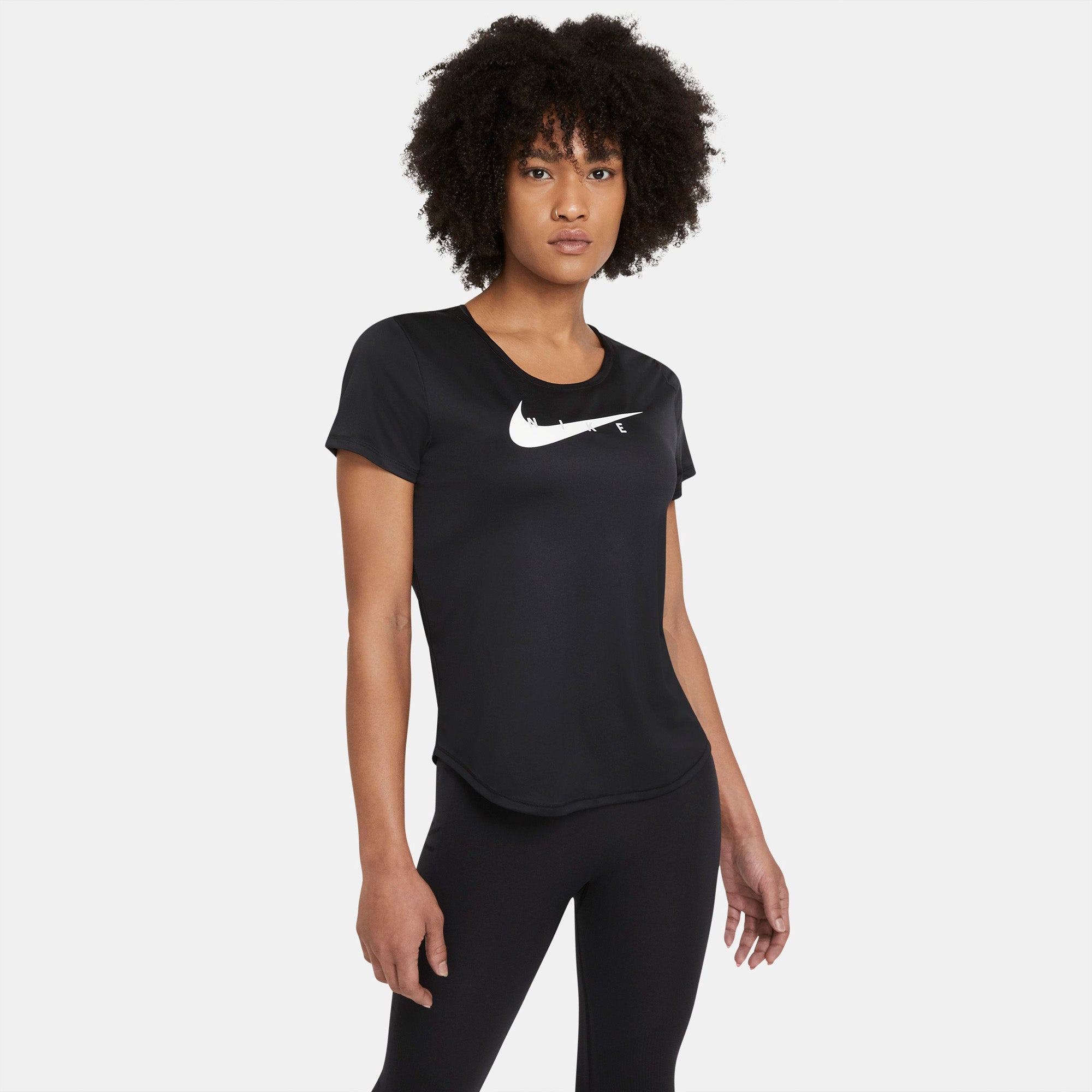 Nike Swoosh Run Tshirt Dame Xs Sort Nike Swoosh Run Tshirt Dame Xs Sort