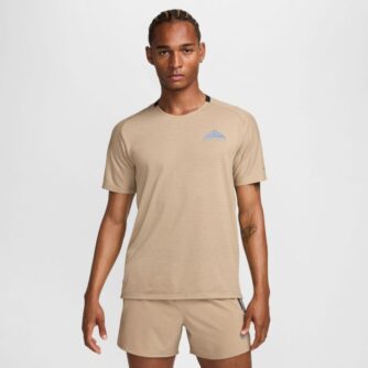 Nike Dri-FIT Solar Chase T-shirt, Herre, Str. XXL - Komfortabel & Stilfuld Brun T-shirt