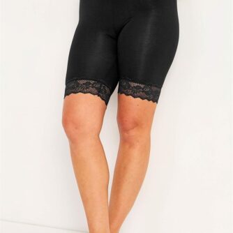 Cykelshorts med blonde Josefin
