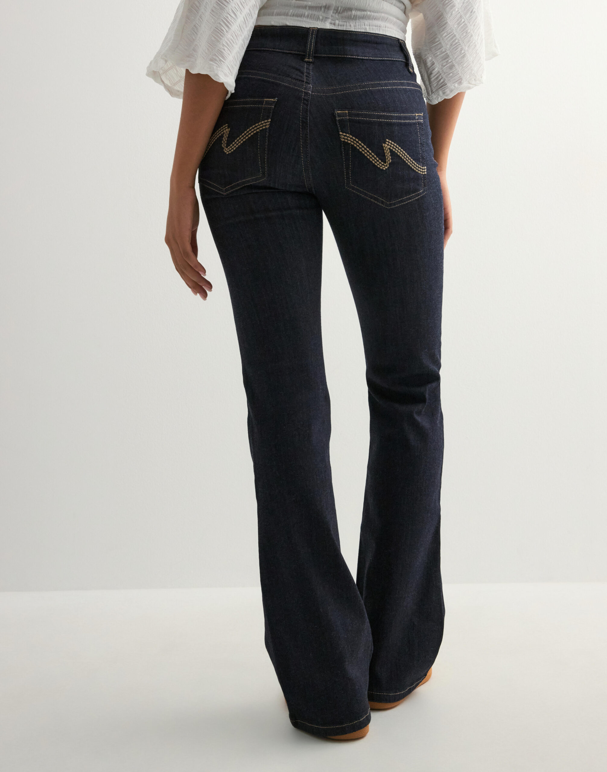 Nelly - Blå - Mid Waist Perfect Bootcut Jeans Nelly - Blå - Mid Waist Perfect Bootcut Jeans