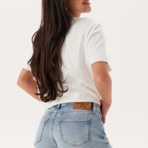 Mid Rise Short
