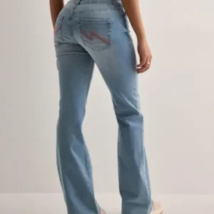 Nelly - Blå - Low Waist Bootcut Stitch Jeans