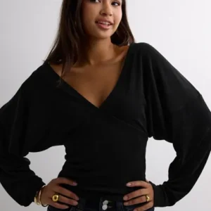 Nelly - Sort - Glam Plunge LS Top