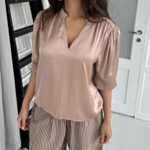 Continue - Bluse - Moe V Neck Satin - Nougat