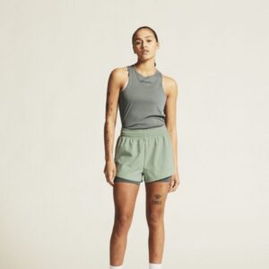 Craft ADV Essence 2i1 Shorts - Optimal komfort til løb. Find dine favoritter og kom i gang med træningen nu!
