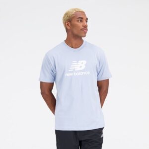 New Balance Essentials Stacked Logo SS Tee Blå til Herre - Komfortabel og stilfuld træningstrøje
