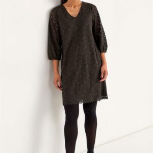 V-udskåret blondekjole