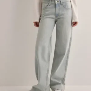 Nelly - Blå - Low Waist Loose Jeans