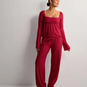 Nelly - Rød - Cute Broderie LS Top