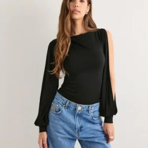 Nelly - Sort - Open Sleeve Top