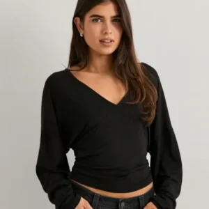 Nelly - Sort - Soft Plunge LS Top