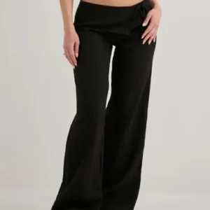 Nelly - Sort - Front Detail Pants