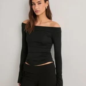 Nelly - Sort - Ultra Soft Off Shoulder Top