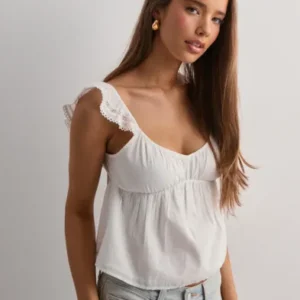 Nelly - Hvid - Lace Detail Frill Top