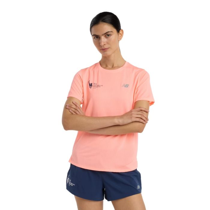 New Balance NYC Marathon Athletics SS Tee Dame - Orange T-shirt til løb og træning New Balance NYC Marathon Athletics SS Tee Dame - Orange T-shirt til løb og træning