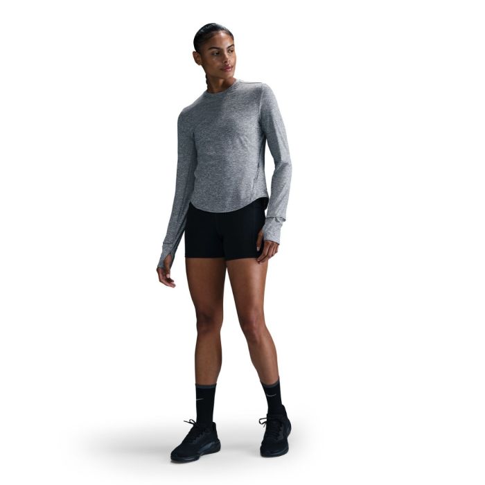 Nike Dri-FIT Swift UV Crew Langærmet T-shirt til kvinder - Grå, ideel til løb og udendørs aktiviteter Nike Dri-FIT Swift UV Crew Langærmet T-shirt til kvinder - Grå, ideel til løb og udendørs aktiviteter