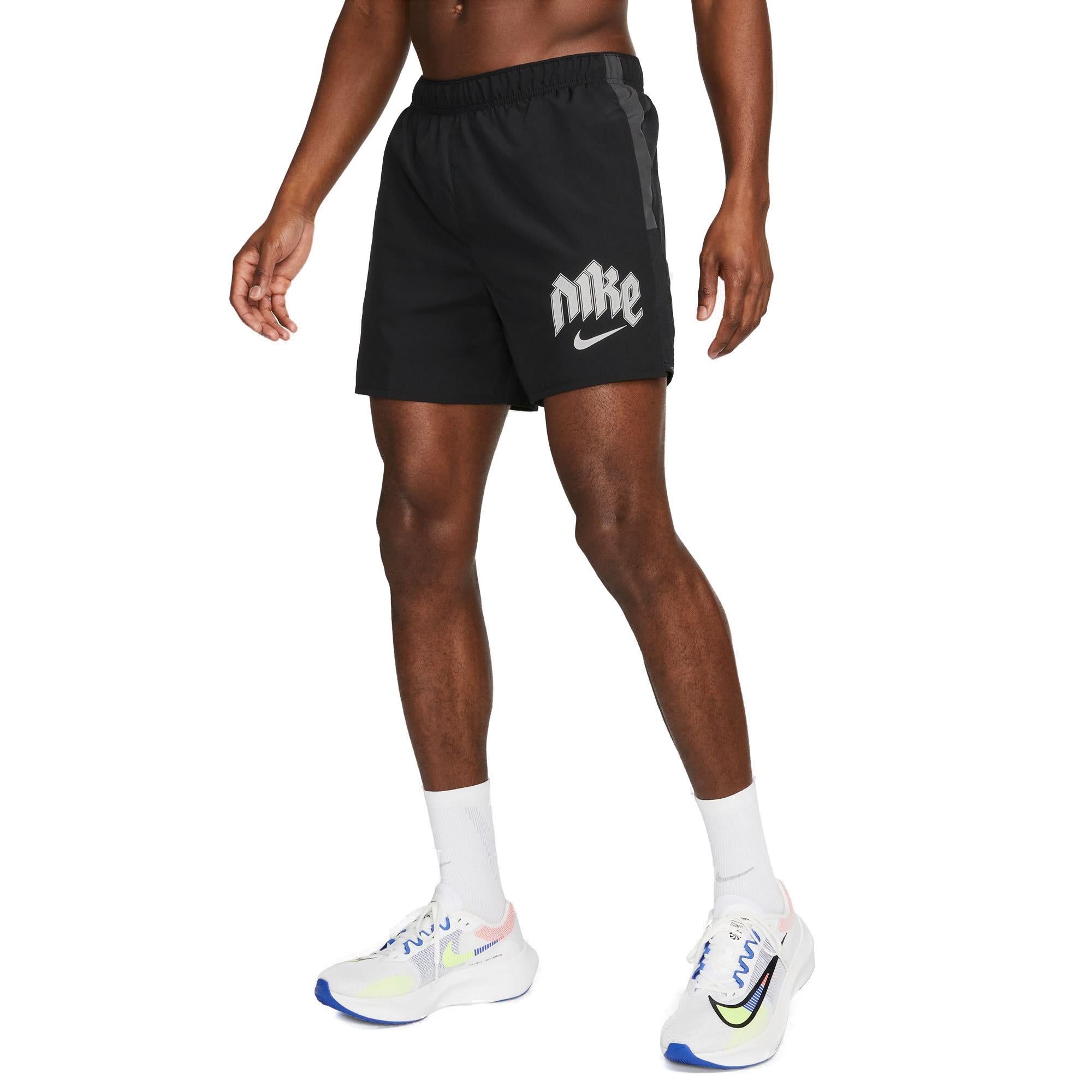 Nike Drifit Run Division Challenger 5" Shorts Herre Xl Sort Nike Drifit Run Division Challenger 5" Shorts Herre Xl Sort
