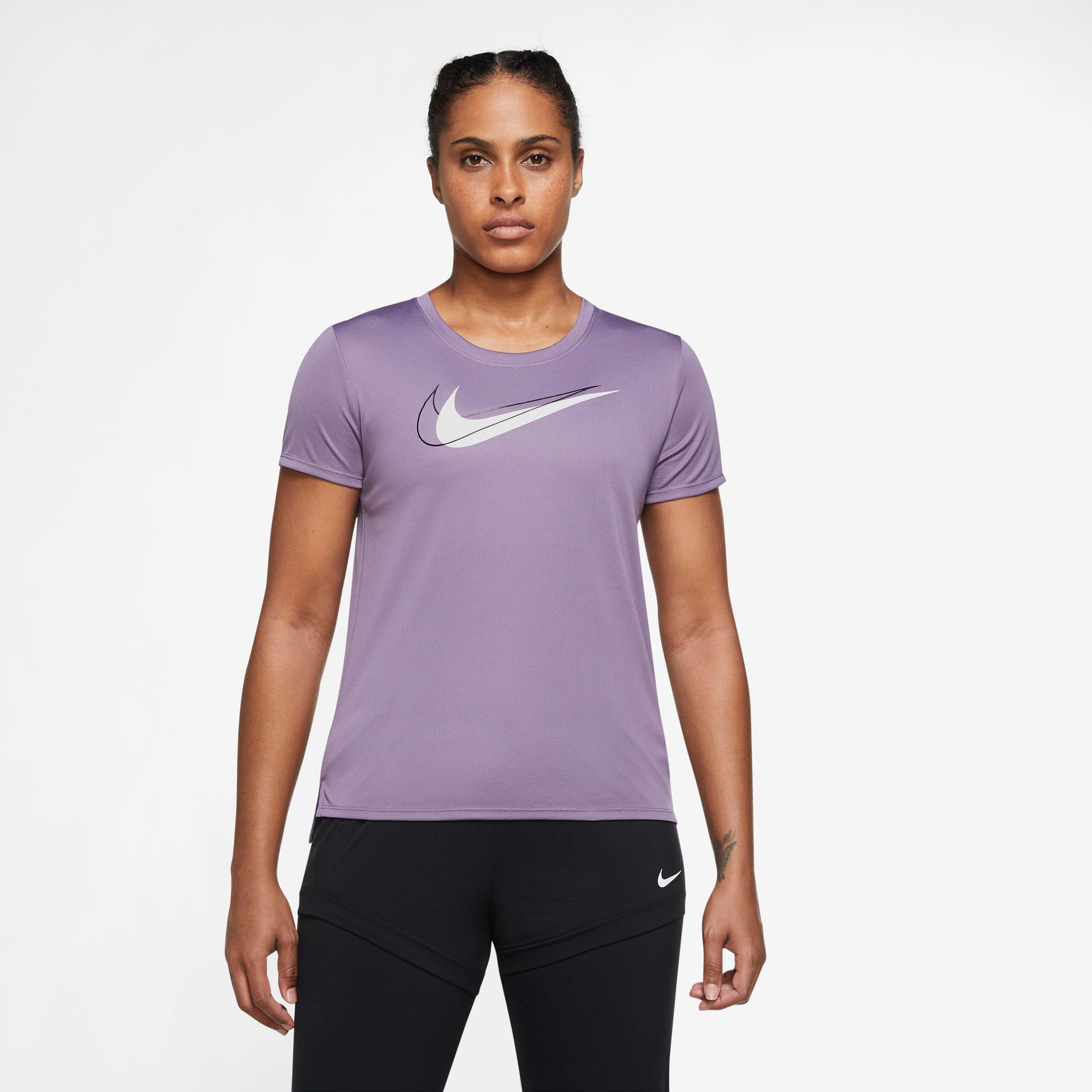 Nike Drifit Swoosh Run Løbe Tshirt Dame Xs Lilla Nike Drifit Swoosh Run Løbe Tshirt Dame Xs Lilla