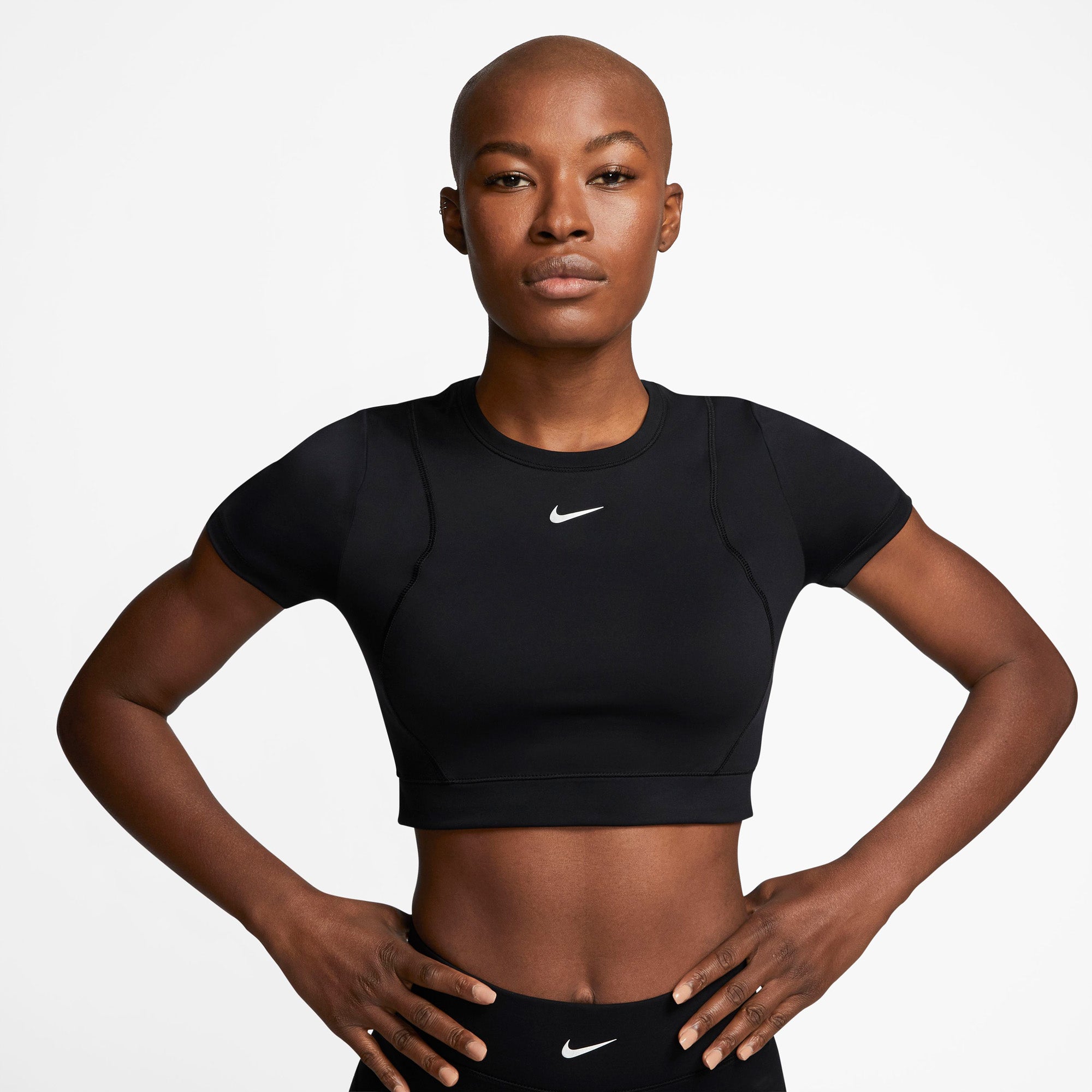 Nike Pro Aeroadapt Crop Top Dame L Sort Nike Pro Aeroadapt Crop Top Dame L Sort