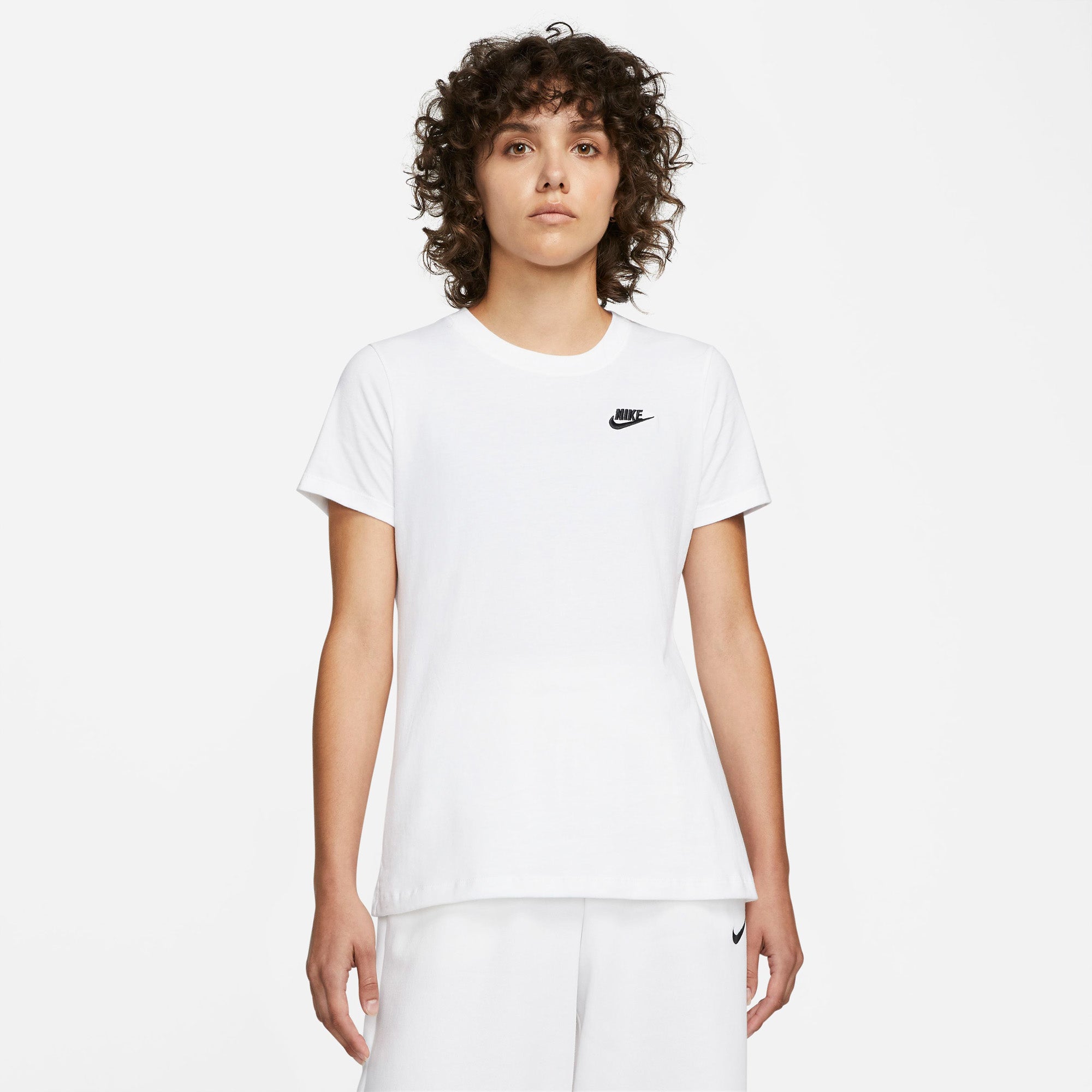Nike Sportswear Club Tshirt Dame Xs Hvid Nike Sportswear Club Tshirt Dame Xs Hvid