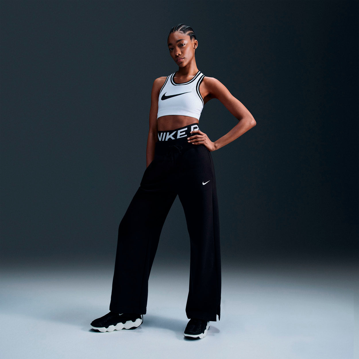 Nike Sportswear Phoenix Fleece Highwaisted Wideleg Bukser Dame Xs Sort Nike Sportswear Phoenix Fleece Highwaisted Wideleg Bukser Dame Xs Sort