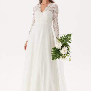 Scallop V-Neck Lace Gown