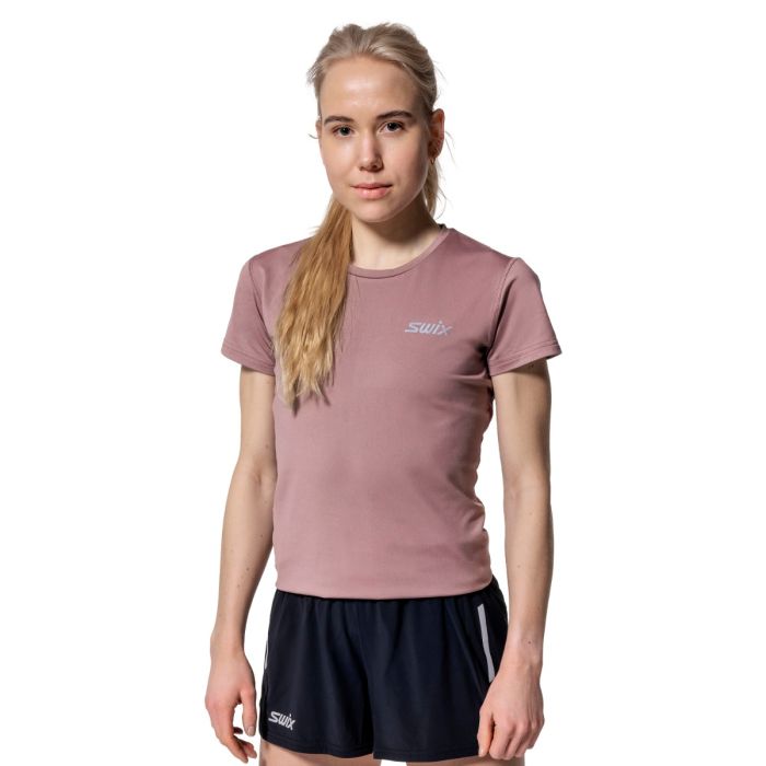 Swix Pace NTS Baselayer SS Tee Lilla til løb - Komfortabel og åndbar t-shirt til aktive kvinder Swix Pace NTS Baselayer SS Tee Lilla til løb - Komfortabel og åndbar t-shirt til aktive kvinder