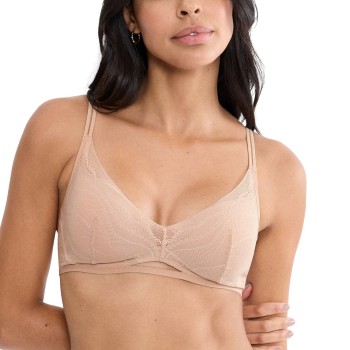 Triumph BH Breathe and Lift Smart PU Beige Fit Smart 4 Dame Triumph BH Breathe and Lift Smart PU Beige Fit Smart 4 Dame