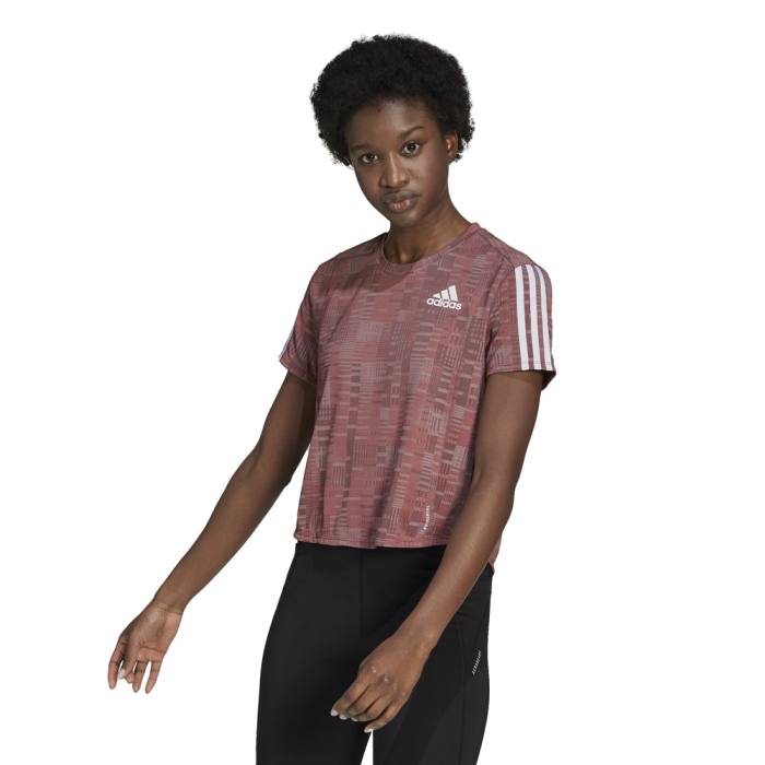 adidas OTR Primeblue T-shirt Str. S Dame - Komfortabel løbetrøje i Scarlet/White til aktive kvinder adidas OTR Primeblue T-shirt Str. S Dame - Komfortabel løbetrøje i Scarlet/White til aktive kvinder