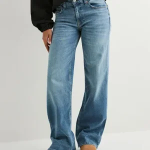 Nelly - Blå - Low Waist Loose Jeans