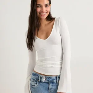 Nelly - Hvid - Ultra Soft V Neck LS Top