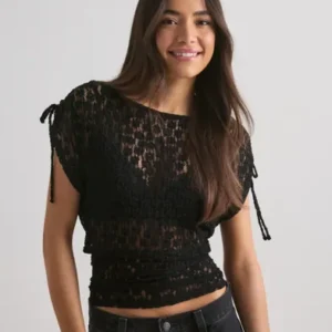 Nelly - Sort - Wonderful Lace Shoulder Top