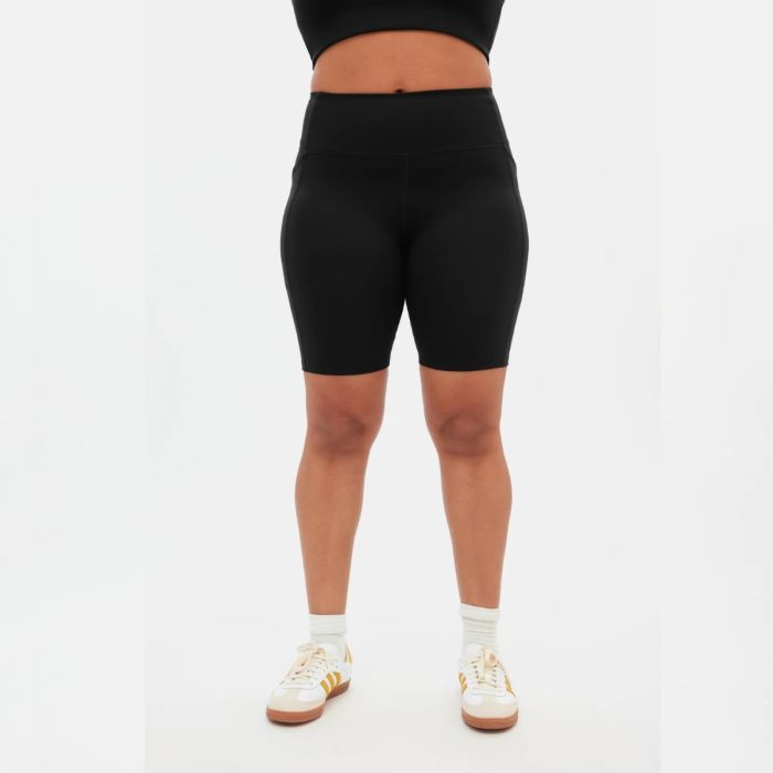 Girlfriend Collective Pocket High-Rise Bike Shorts Str. S - Sort, perfekt til træning og afslapning Girlfriend Collective Pocket High-Rise Bike Shorts Str. S - Sort, perfekt til træning og afslapning
