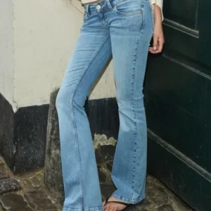 Nelly - Blå - Ultra Low Bootcut Jeans
