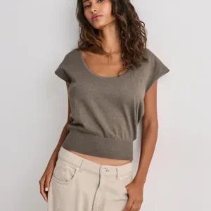 Nelly - Brun - Deep Neck Knit Top
