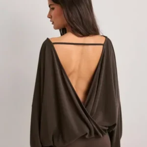 Nelly - Brun - Soft Drape Back Sweater