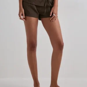 Nelly - Brun - Front Detail Shorts