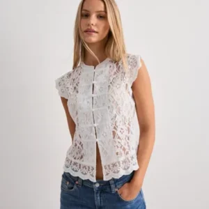 Nelly - Hvid - Buttoned Full Lace Top