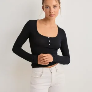 Nelly - Sort - Soft Wool Blend Button Top