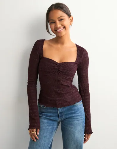Nelly - Rød - Romantic Structure Sheer Top