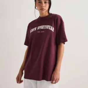 Aim'n - Rød - Varsity Boyfriend T-shirt