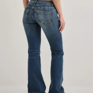 Nelly - Blå - Super Low Heart Pocket Bootcut Jeans