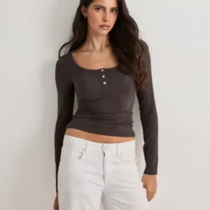 Nelly - Brun - Soft Wool Blend Button Top