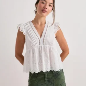 Nelly - Hvid - Embroidered Flounce Blouse